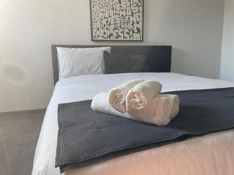 Appartamento Lovely Flat In The Center 36 Tel Aviv Esterno foto
