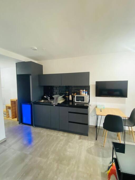 Appartamento Lovely Flat In The Center 36 Tel Aviv Esterno foto