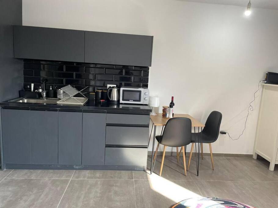 Appartamento Lovely Flat In The Center 36 Tel Aviv Esterno foto