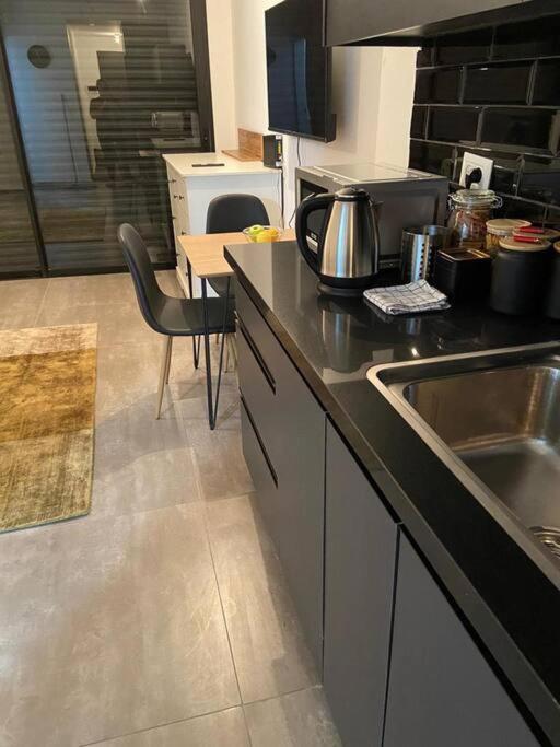Appartamento Lovely Flat In The Center 36 Tel Aviv Esterno foto